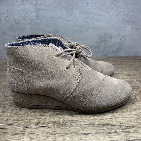 TOMS~Desert Wedge~Taupe~Suede Ankle Booties~Youth~ Size 6~Lace Up - Picture 2 of 9